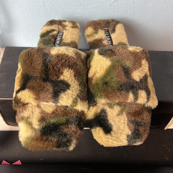 Liliana Shoes Stepout-2 Furry Sandals Camouflage Women's Size 8 Brand New - Picture 3 of 6